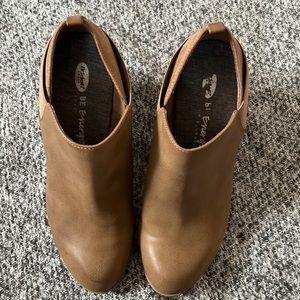 Dr. Scholls tan wedge ankle boots
